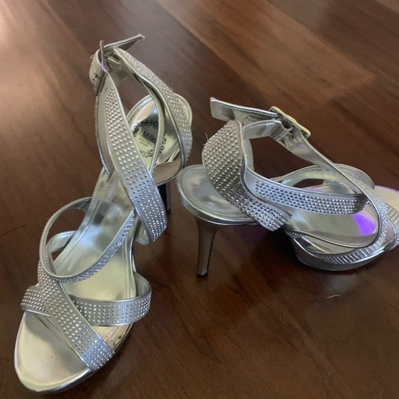 I. Miller pumps - Picture 3 of 5